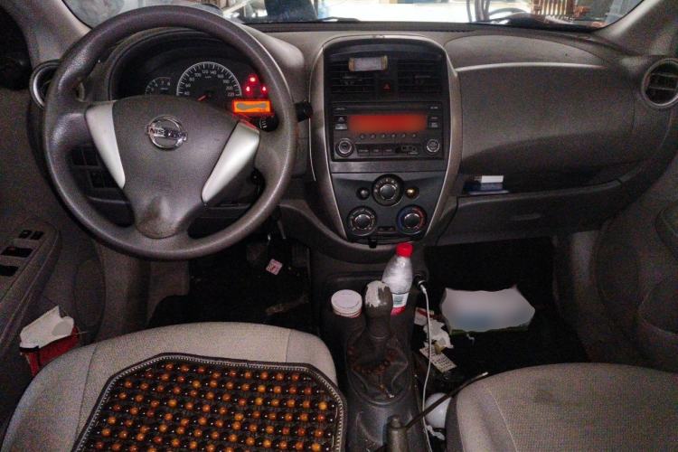 Used Nissan Sunny 2015 1.5XE Manual Comfort Edition Center Console