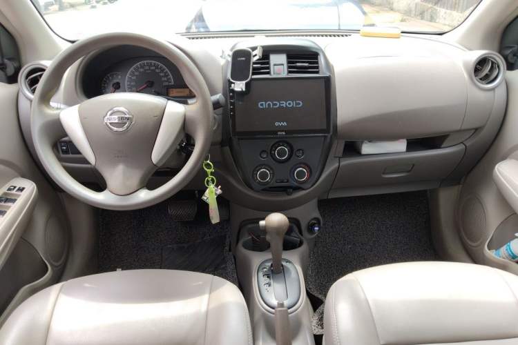 Used Nissan Sunny 2015 1.5XE CVT Comfort Edition Center Console