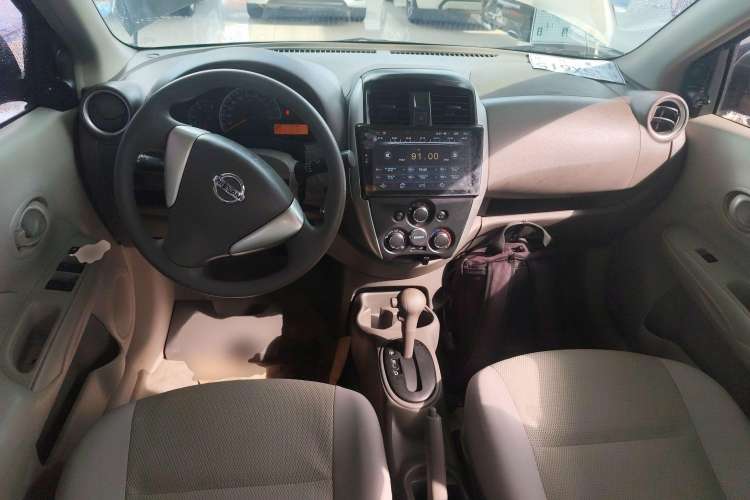 Used Nissan Sunny 2015 1.5XE CVT Comfort Edition Center Console