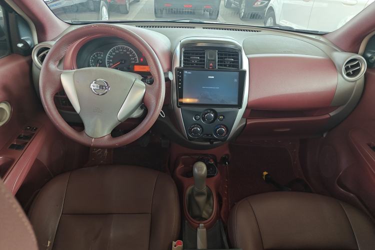 Used Nissan Sunny 2015 1.5XE Manual Comfort Edition Center Console