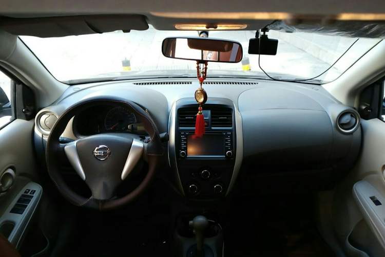 Used Nissan Sunny 2015 1.5XE CVT Comfort Edition Center Console