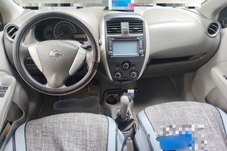Used Nissan Sunny 2015 1.5XE Manual Comfort Edition Center Console