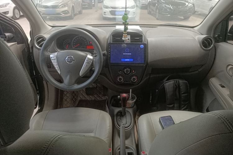 Used Nissan Sunny 2015 1.5XE CVT Comfort Edition Center Console