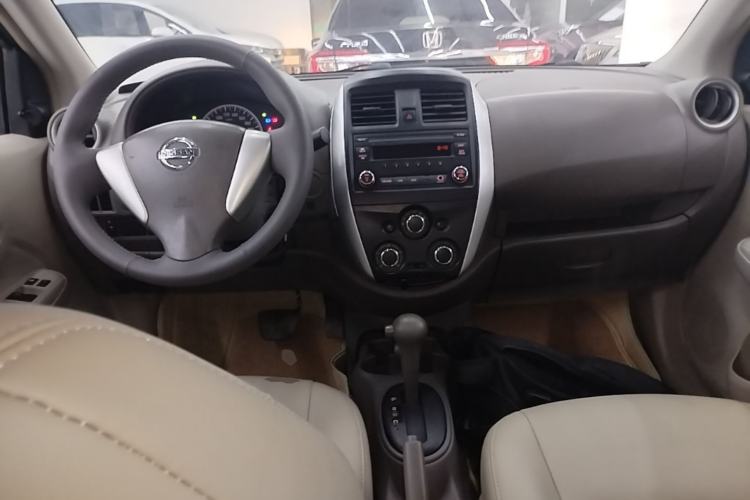Used Nissan Sunny 2015 1.5XE CVT Comfort Edition Center Console