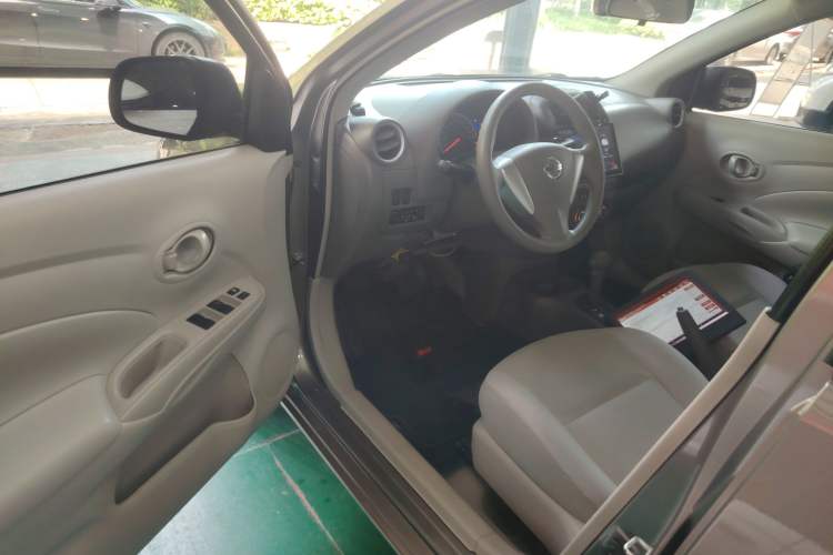 Used Nissan Sunny 2015 1.5XE CVT Elite Edition Driver Seat