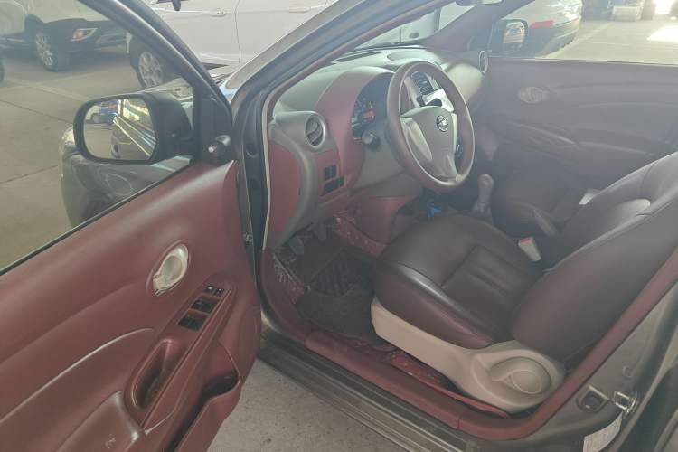 Used Nissan Sunny 2015 1.5XE Manual Comfort Edition Driver Seat