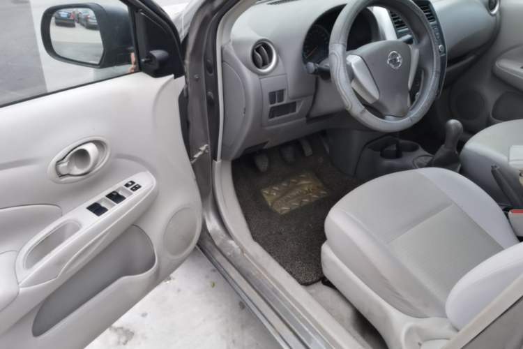 Used Nissan Sunny 2015 1.5XE Manual Comfort Edition Driver Seat