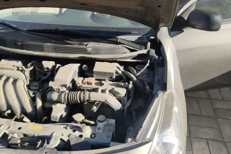 Used Nissan Sunny 2015 1.5XE Manual Elite Edition Engine Bay Left