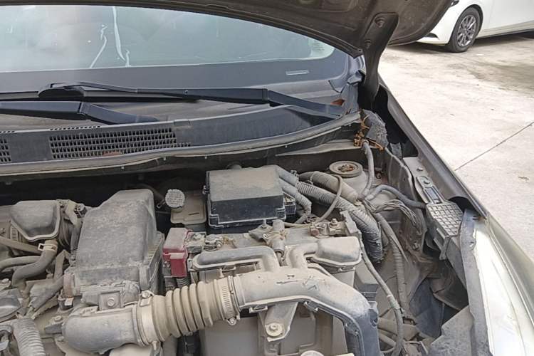 Used Nissan Sunny 2015 1.5XE Manual Comfort Edition Engine Bay Left