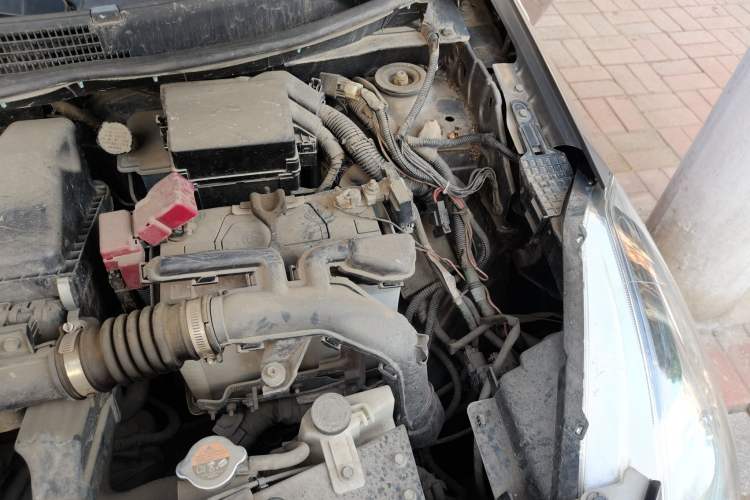 Used Nissan Sunny 2015 1.5XE Manual Comfort Edition Engine Bay Left