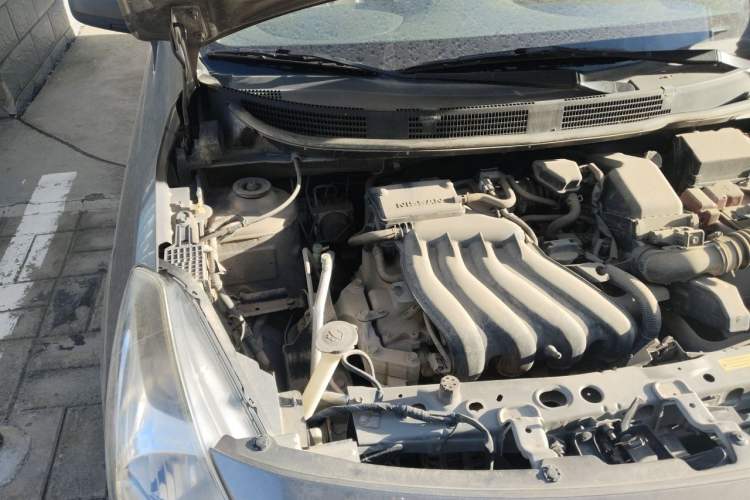 Used Nissan Sunny 2015 1.5XE Manual Elite Edition Engine Bay Right