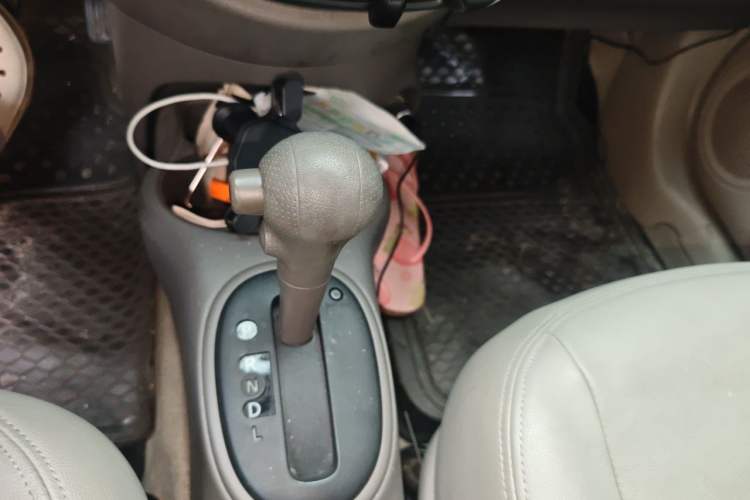 Used Nissan Sunny 2015 1.5XE CVT Elite Edition Gear Lever