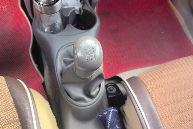 Used Nissan Sunny 2015 1.5XE Manual Comfort Edition Gear Lever