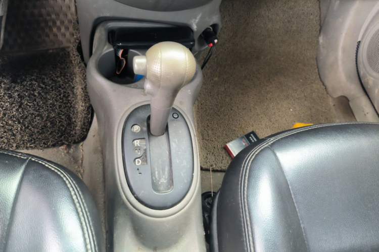 Used Nissan Sunny 2015 1.5XE CVT Comfort Edition Gear Lever