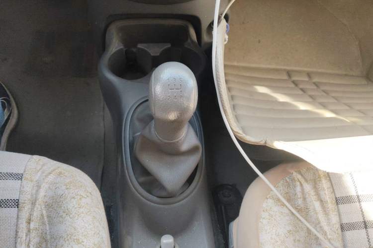 Used Nissan Sunny 2015 1.5XE Manual Elite Edition Gear Lever