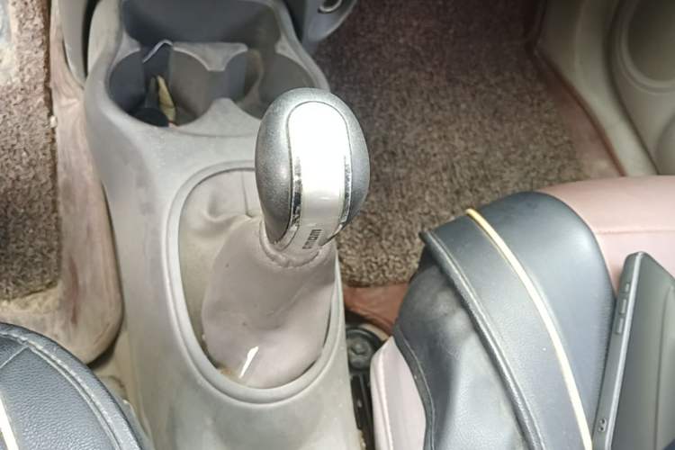 Used Nissan Sunny 2015 1.5XE Manual Comfort Edition Gear Lever