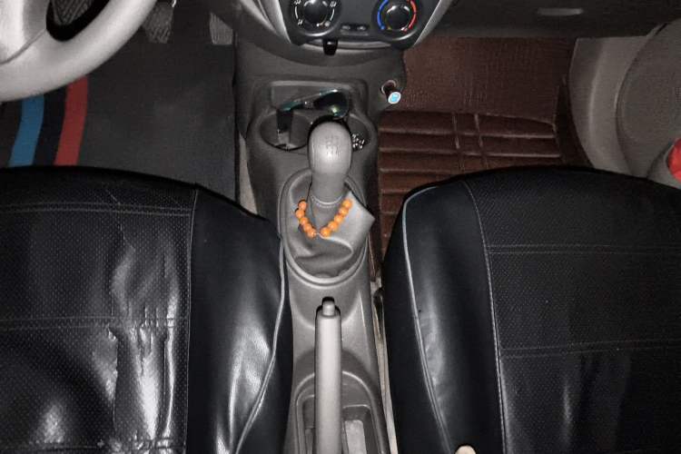 Used Nissan Sunny 2015 1.5XE Manual Master Edition Gear Lever
