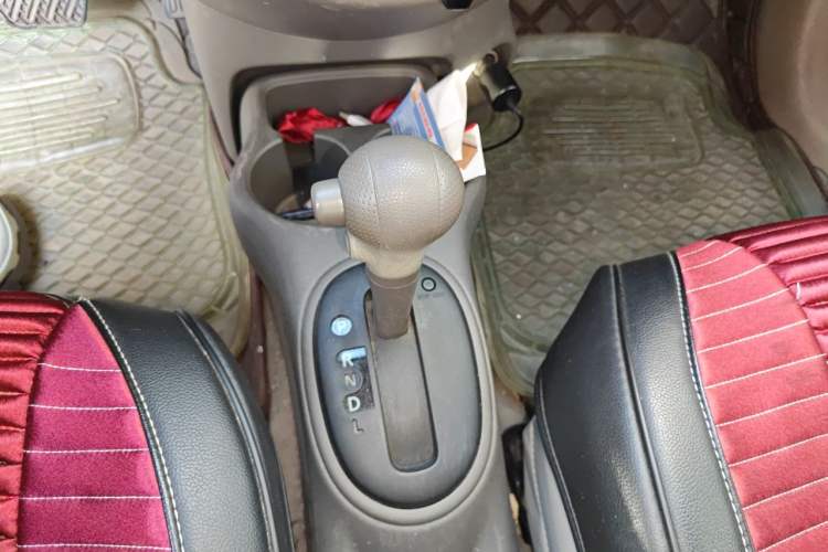 Used Nissan Sunny 2015 1.5XE CVT Comfort Edition Gear Lever