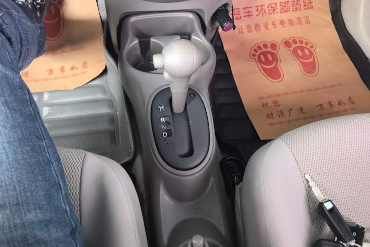 Used Nissan Sunny 2015 1.5XE CVT Comfort Edition Gear Lever
