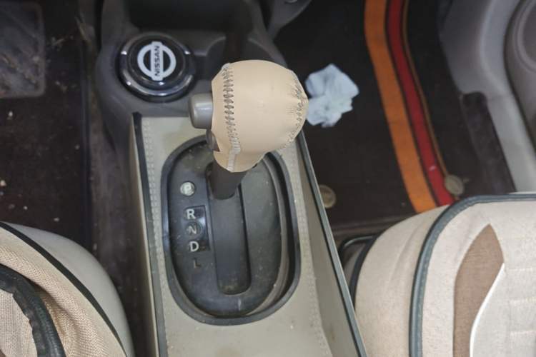 Used Nissan Sunny 2015 1.5XE CVT Master Edition Gear Lever