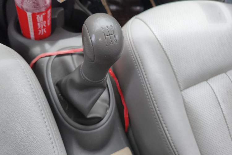 Used Nissan Sunny 2015 1.5XE Manual Comfort Edition Gear Lever