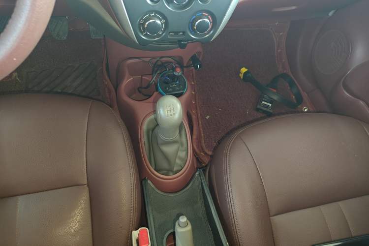 Used Nissan Sunny 2015 1.5XE Manual Comfort Edition Gear Lever