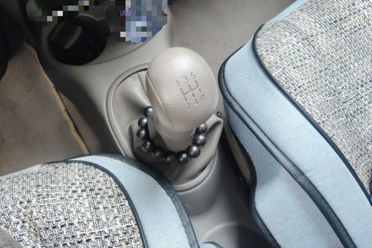 Used Nissan Sunny 2015 1.5XE Manual Comfort Edition Gear Lever