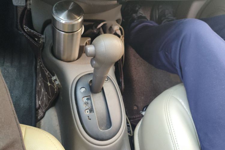 Used Nissan Sunny 2015 1.5XE CVT Comfort Edition Gear Lever