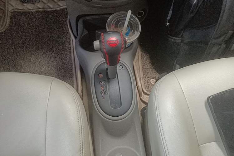 Used Nissan Sunny 2015 1.5XE CVT Comfort Edition Gear Lever