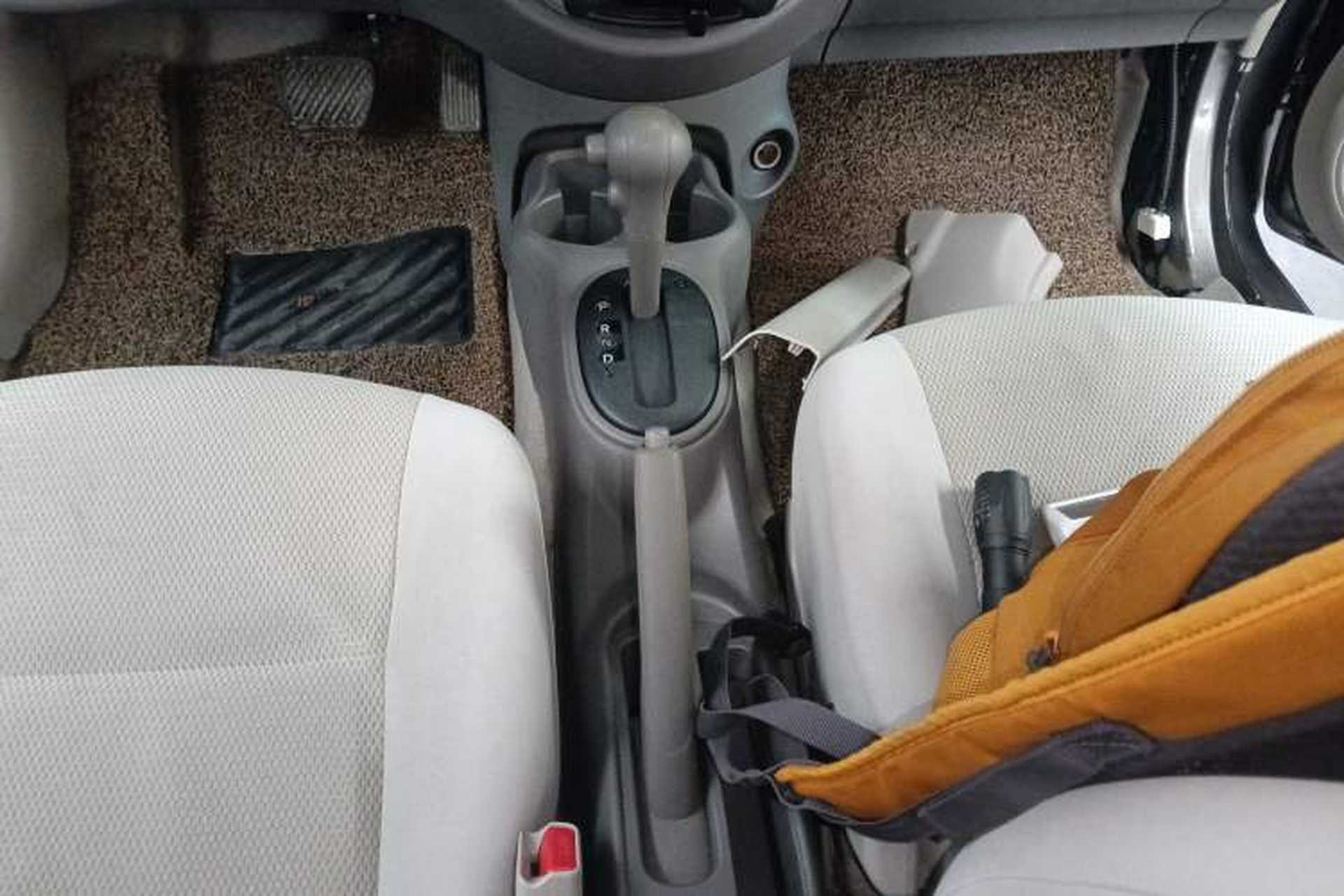 Used Nissan Sunny 2015 1.5XE CVT Comfort Edition Gear Lever