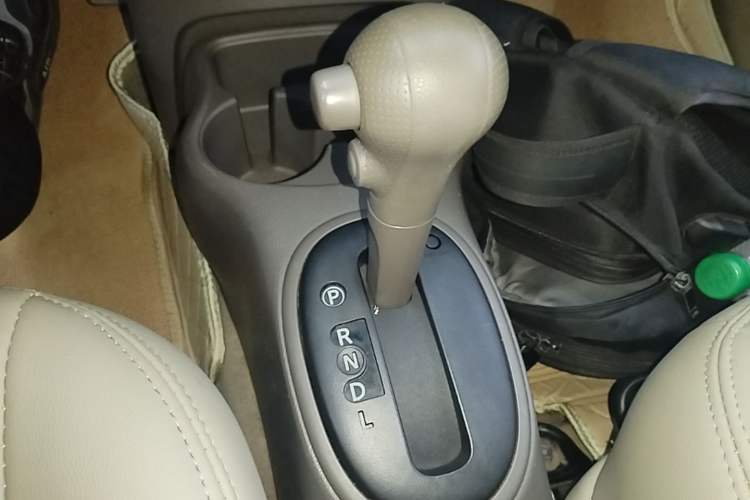 Used Nissan Sunny 2015 1.5XE CVT Comfort Edition Gear Lever