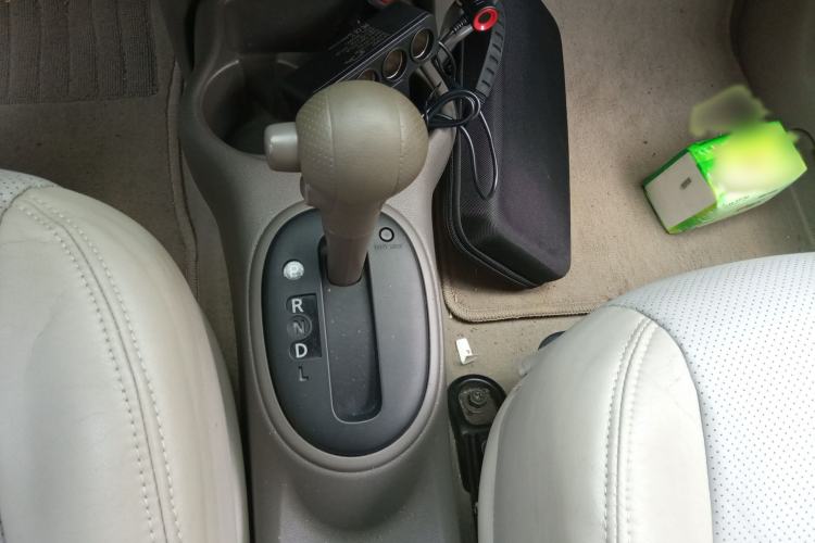 Used Nissan Sunny 2015 1.5XE CVT Master Edition Gear Lever