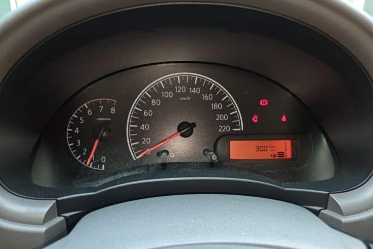 Used Nissan Sunny 2015 1.5XE Manual Comfort Edition Instrument Cluster