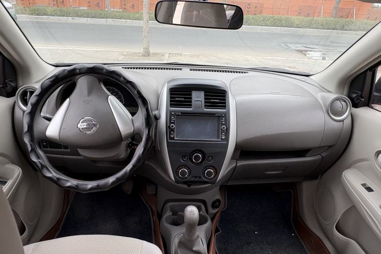 Used Nissan Sunny 2015 1.5XE Manual Comfort Edition Interior 2