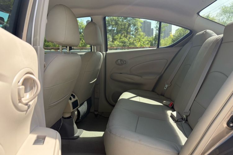 Used Nissan Sunny 2015 1.5XE CVT Comfort Edition Interior 3