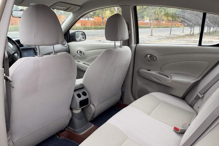 Used Nissan Sunny 2015 1.5XE Manual Comfort Edition Interior 3
