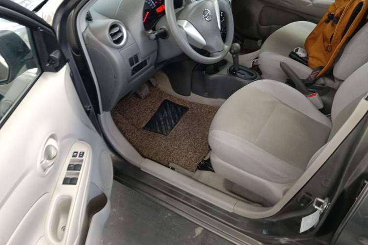 Used Nissan Sunny 2015 1.5XE CVT Comfort Edition Interior 3
