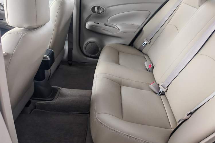 Used Nissan Sunny 2015 1.5XE CVT Master Edition Interior 4