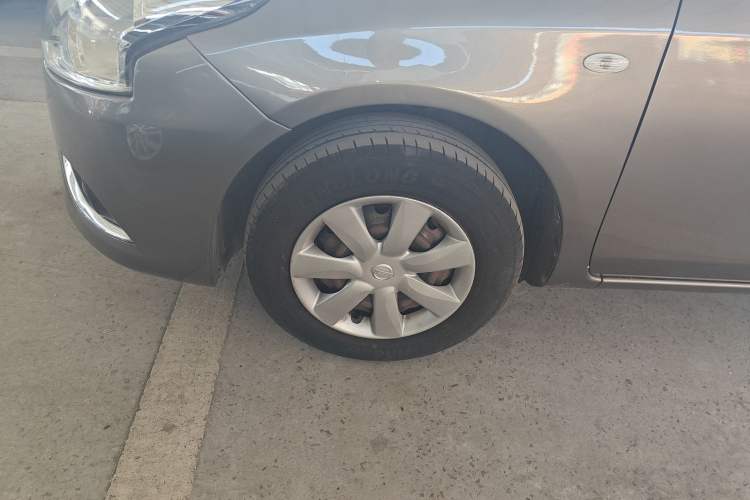 Used Nissan Sunny 2015 1.5XE Manual Comfort Edition Left Front Wheel Hub