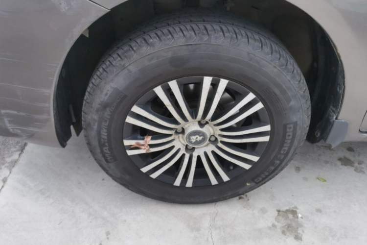 Used Nissan Sunny 2015 1.5XE Manual Comfort Edition Left Front Wheel Hub