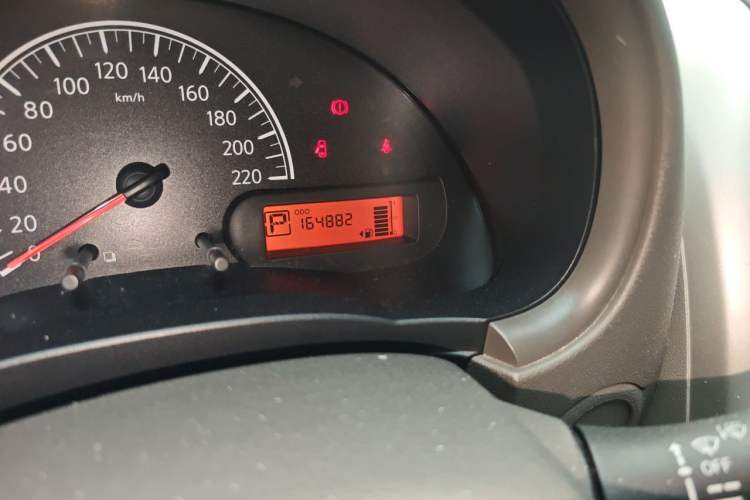 Used Nissan Sunny 2015 1.5XE CVT Elite Edition Odometer Close Up