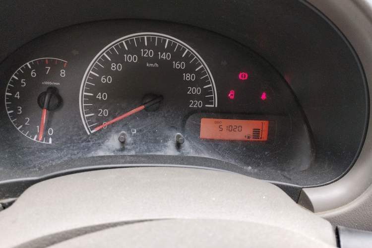 Used Nissan Sunny 2015 1.5XE Manual Master Edition Odometer Close Up