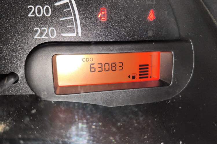 Used Nissan Sunny 2015 1.5XE Manual Master Edition Odometer Close Up