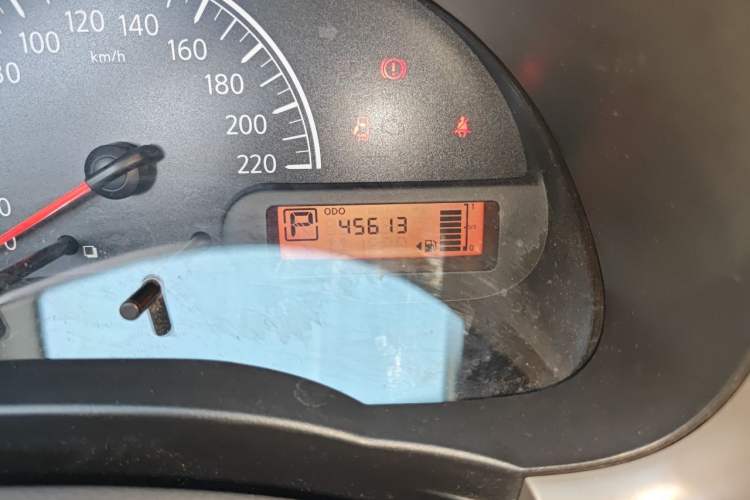 Used Nissan Sunny 2015 1.5XE CVT Comfort Edition Odometer Close Up