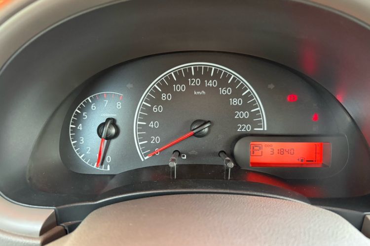 Used Nissan Sunny 2015 1.5XE CVT Comfort Edition Odometer Close Up