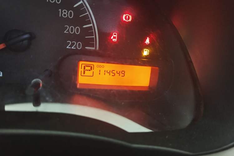 Used Nissan Sunny 2015 1.5XE CVT Master Edition Odometer Close Up
