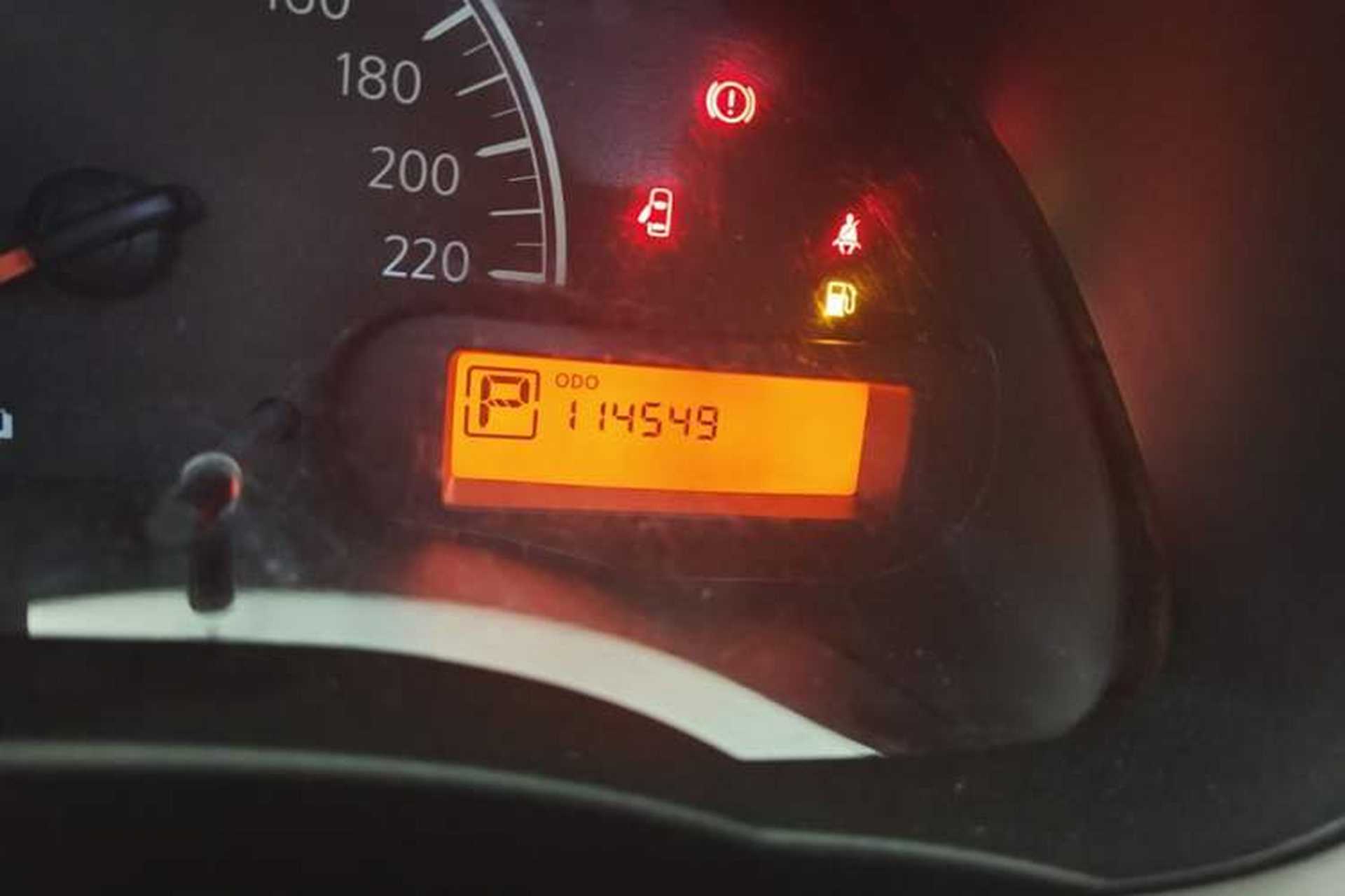 Used Nissan Sunny 2015 1.5XE CVT Master Edition Odometer Close Up