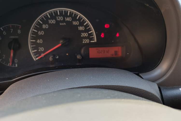 Used Nissan Sunny 2015 1.5XE Manual Comfort Edition Odometer Close Up