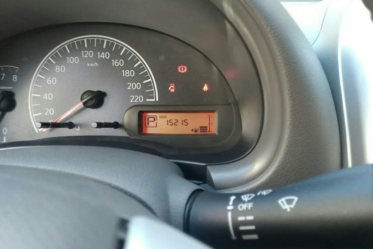 Used Nissan Sunny 2015 1.5XE CVT Comfort Edition Odometer Close Up