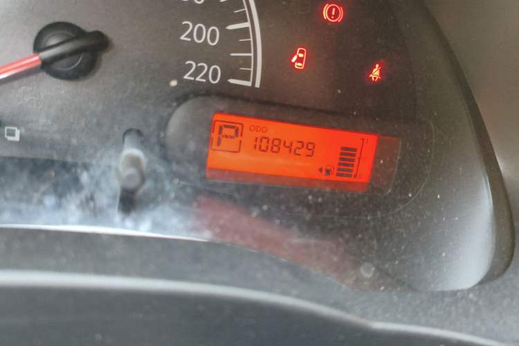 Used Nissan Sunny 2015 1.5XE CVT Comfort Edition Odometer Close Up